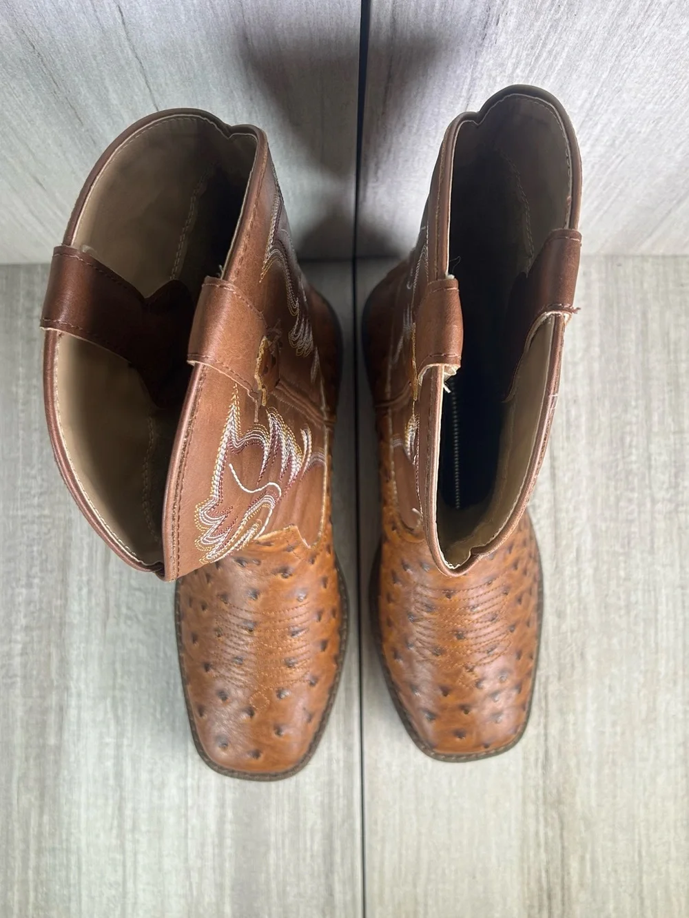 Roper Brand Faux Ostrich Leather Broad Square Toe Cowboy Boot Mens Size 8.5